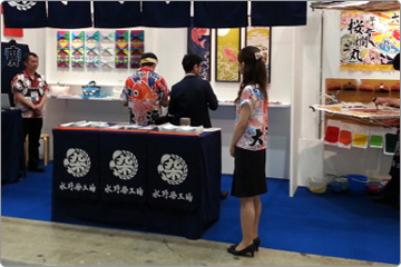 展示会の受付台の横幕の製作事例