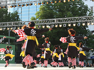 2010年よさこい-祭援隊しらたき様-11