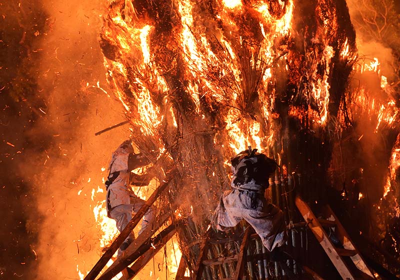 古くから続く日本の伝統「火祭り」の意味や歴史とは？