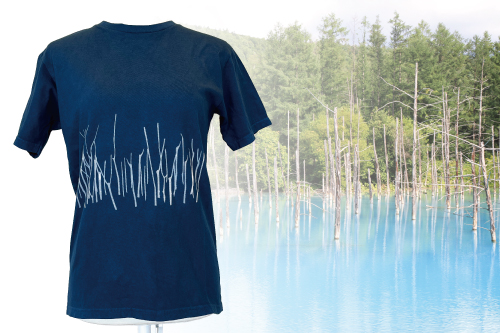 美瑛町の青い池をモチーフにしたシラカバTシャツ